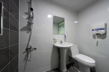 Ekonomy Hotel Incheon 2*