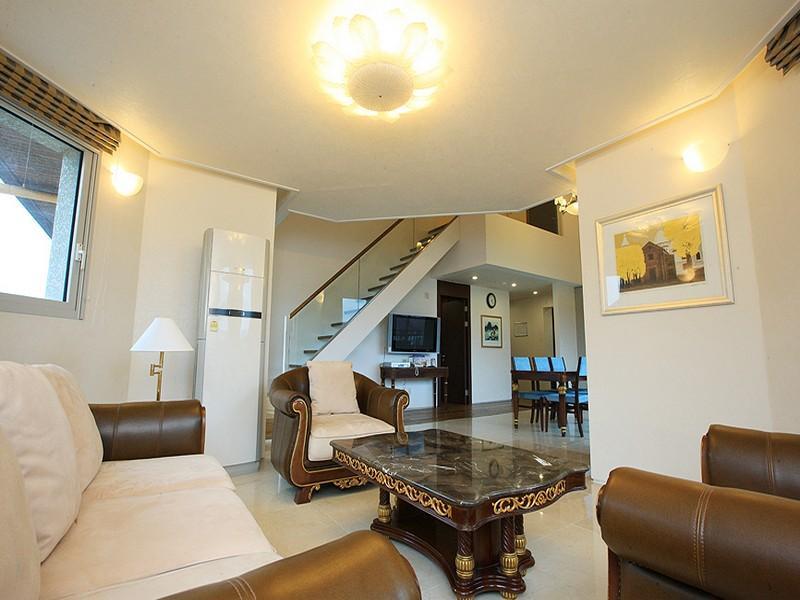 High1 Condominium 4*