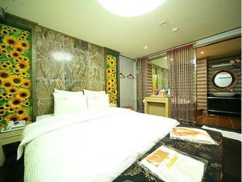 Hotel S Shinchon 3*