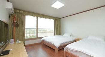 Sea Cliff Hotel Jeju 3*