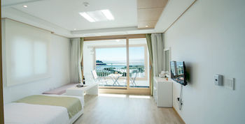 Marine Port Resort 3*