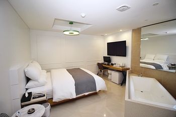 Circle Hotel Seoul 2*
