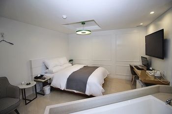 Circle Hotel Seoul 2*