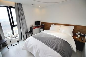 Circle Hotel Seoul 2*