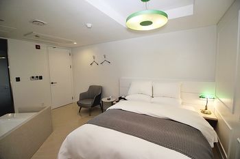 Circle Hotel Seoul 2*