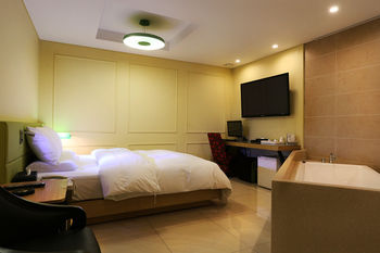 Circle Hotel Seoul 2*