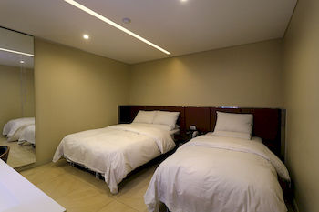 Circle Hotel Seoul 2*