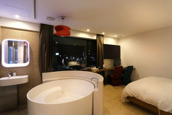 Circle Hotel Seoul 2*