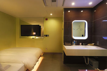 Circle Hotel Seoul 2*