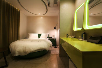Circle Hotel Seoul 2*