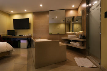 Circle Hotel Seoul 2*