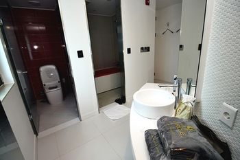 Circle Hotel Seoul 2*
