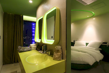 Circle Hotel Seoul 2*