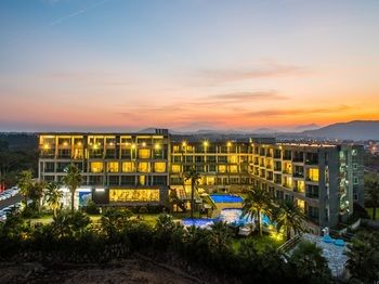 The Four Graces Resort 3*