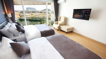 The Four Graces Resort 3*