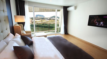 The Four Graces Resort 3*