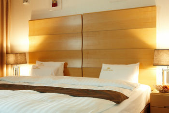 HS Tourist Hotel 3*