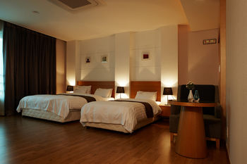 HS Tourist Hotel 3*
