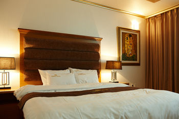 HS Tourist Hotel 3*