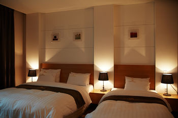 HS Tourist Hotel 3*