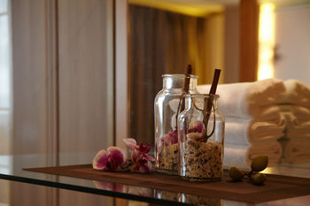 HS Tourist Hotel 3*