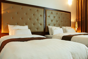 HS Tourist Hotel 3*