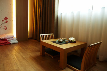 HS Tourist Hotel 3*