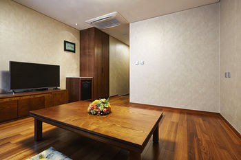 Hotel Square Ansan 4*