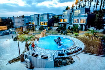 Donnaekohill Resort 3*