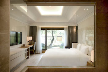 Pine Grove Hotel 3*