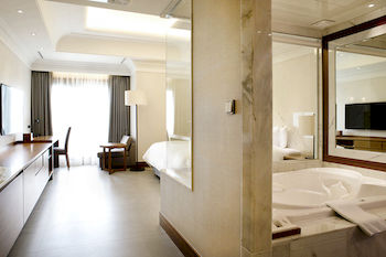 Pine Grove Hotel 3*