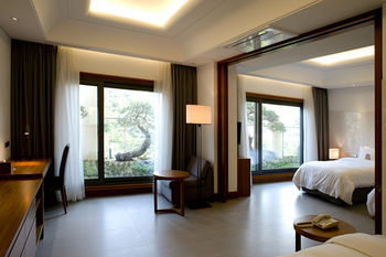 Pine Grove Hotel 3*