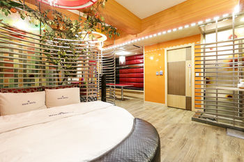 Koam Tourist Hotel 3*