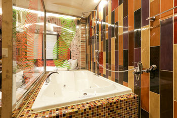 Koam Tourist Hotel 3*