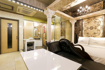 Koam Tourist Hotel 3*