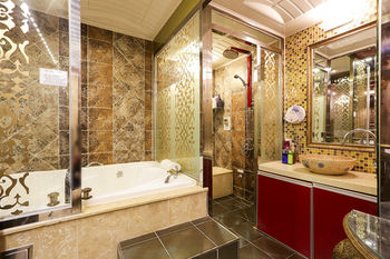 Koam Tourist Hotel 3*