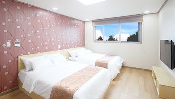 Jeju Bunker Hotel & Resort 2*