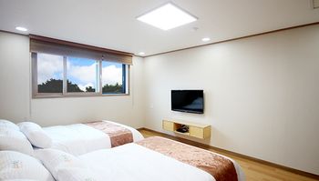 Jeju Bunker Hotel & Resort 2*