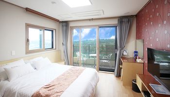 Jeju Bunker Hotel & Resort 2*