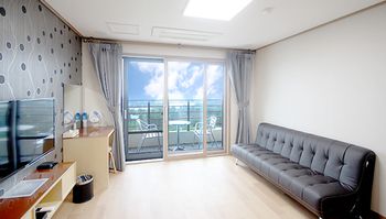 Jeju Bunker Hotel & Resort 2*