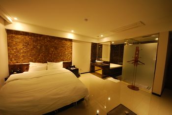 Hotel BUTI & 2*