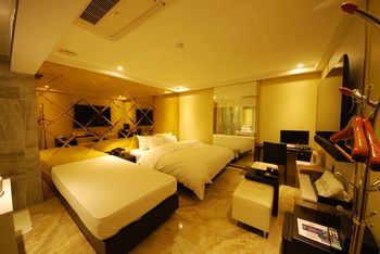 Hotel BUTI & 2*