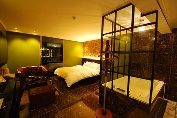 Hotel BUTI & 2*
