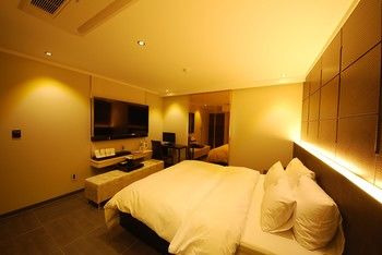 Hotel BUTI & 2*