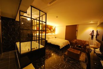 Hotel BUTI & 2*
