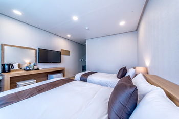 Zamong Hotel 2*