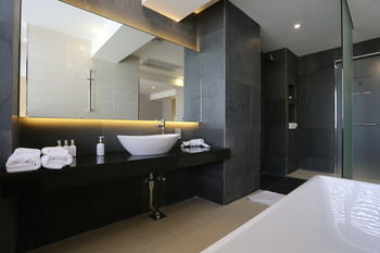 Top Cloud Hotel Suwon 3*