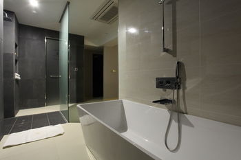 Top Cloud Hotel Suwon 3*