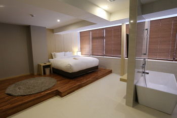 Top Cloud Hotel Suwon 3*