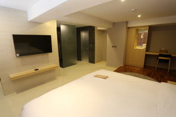 Top Cloud Hotel Suwon 3*